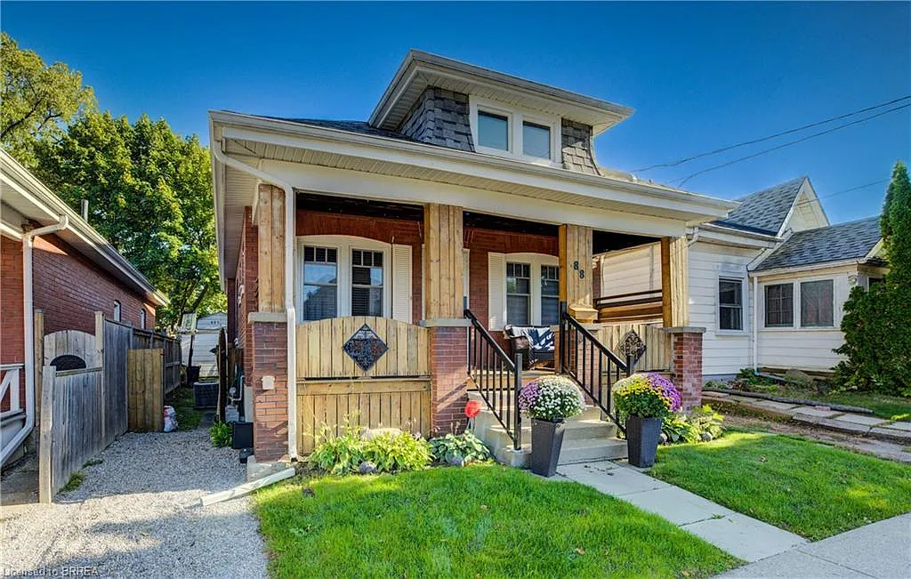 88 Walnut St photo 1