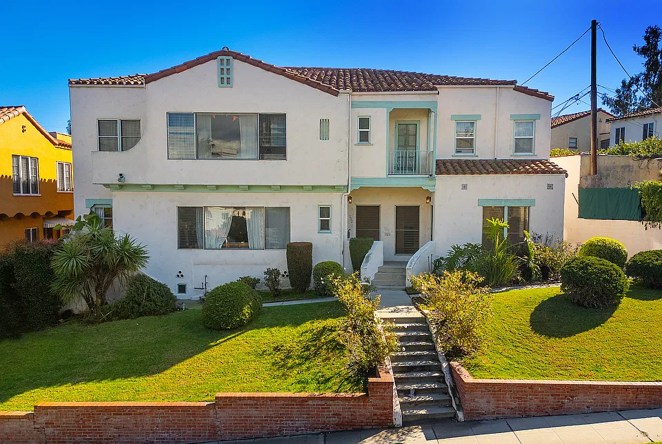 932 S Curson Ave