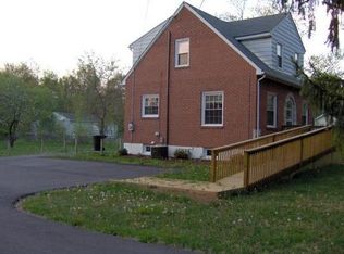 5695 Starkey Rd, Roanoke, VA 24018