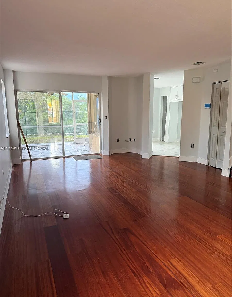 Continental Homes Townhou — Photo 2
