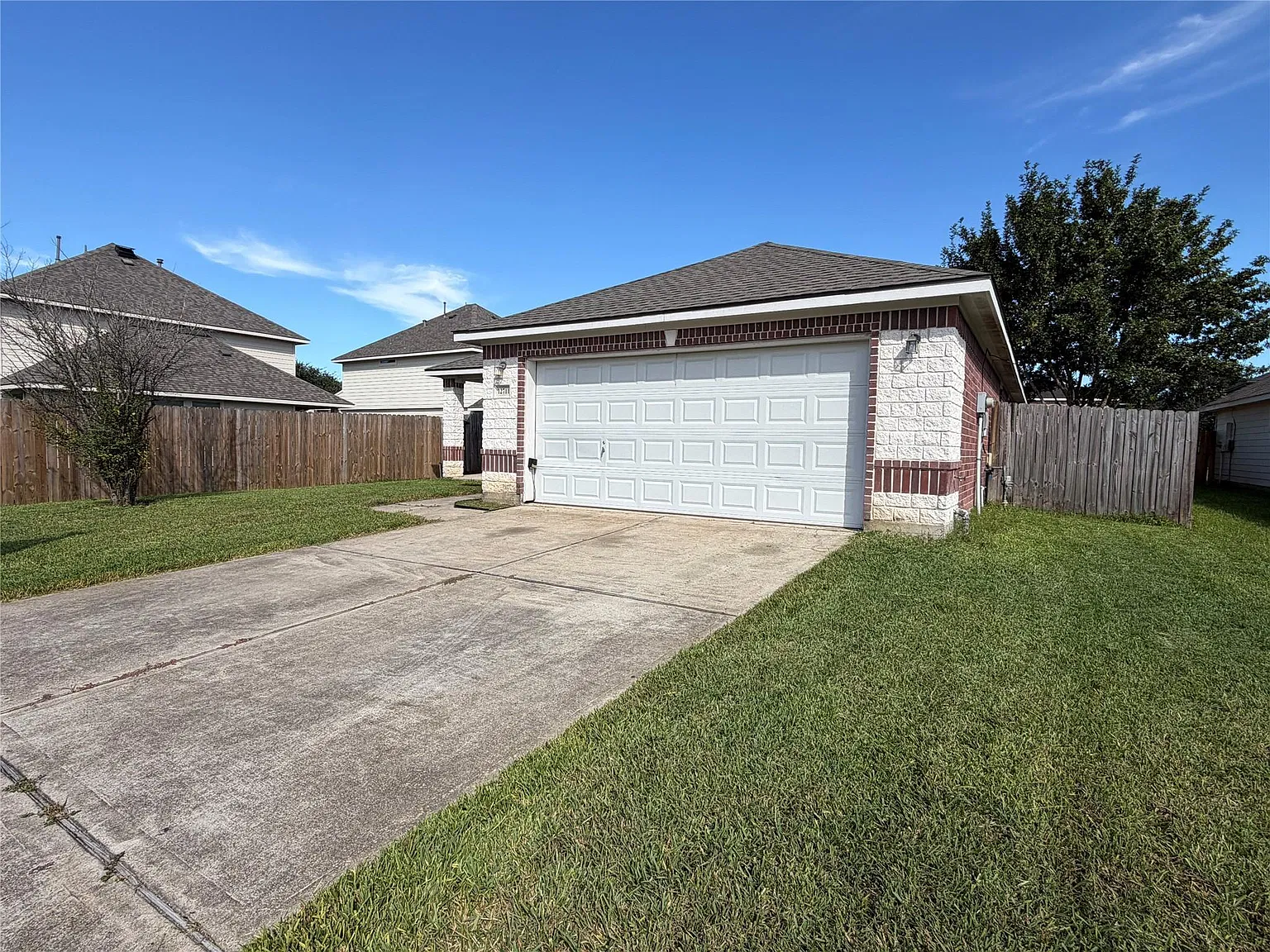 3 bed, 2.0 bath, 1349 sqft, $1,800 — Photo 3