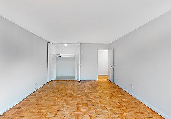 5th image of 150 E 18th St APT 7G