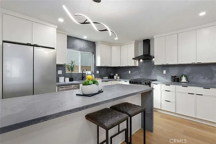1725 W Harvard St — Photo 8