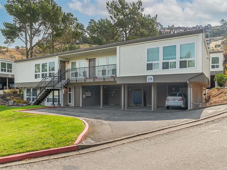 Trailhead Apartments at Tam Junction — Photo 6