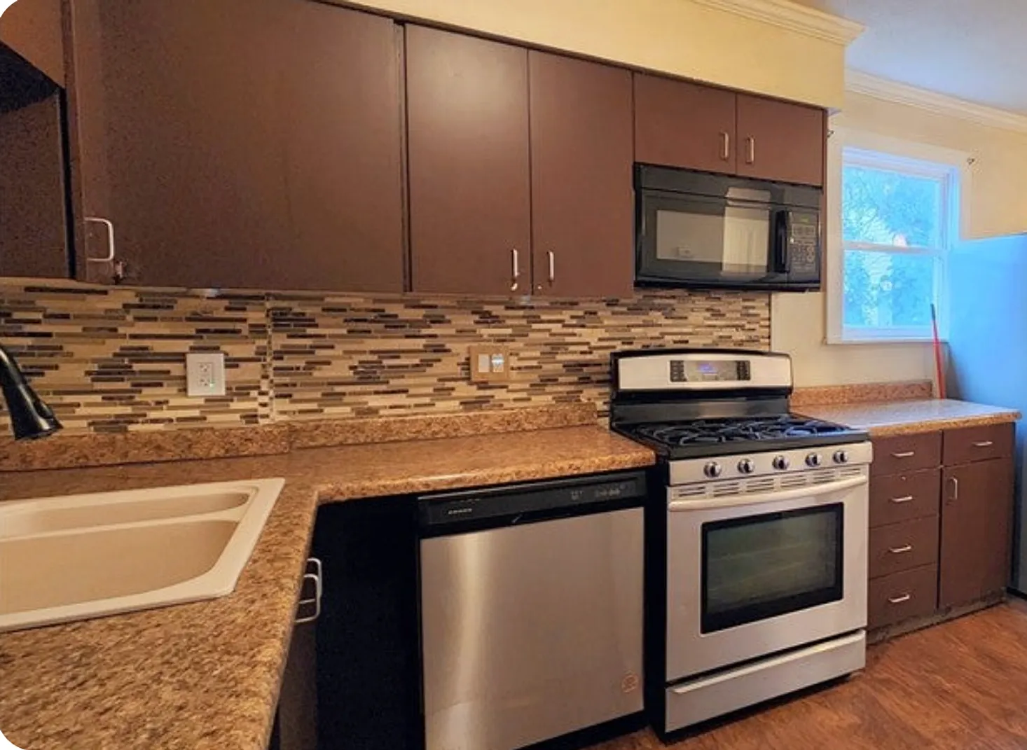 3 Bedroom Home in Blawnox, PA-Fox Chapel School District — Photo 2