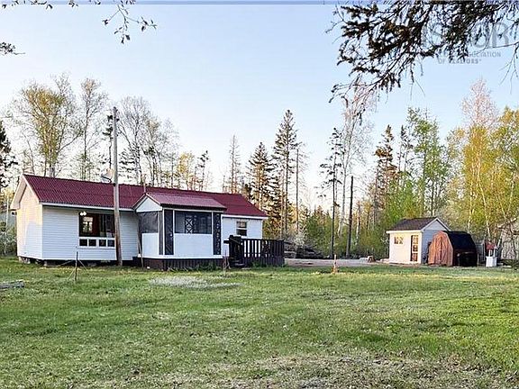 2nd image of 40 Jackson Point Rd