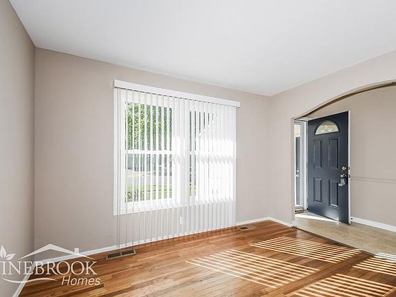 4th image of 3285 Greenway Chase Dr