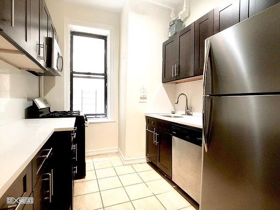 2nd image of 370 Manhattan Ave APT 1E