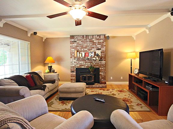 4th image of 2863 El Prado Way