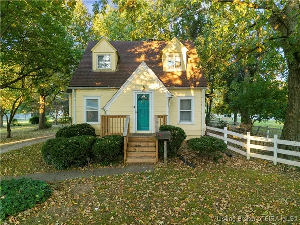 400 N Sherwood Avenue, Clarksville, IN 47129