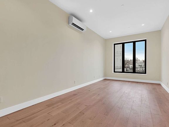 4th image of 2633 28th St #2A