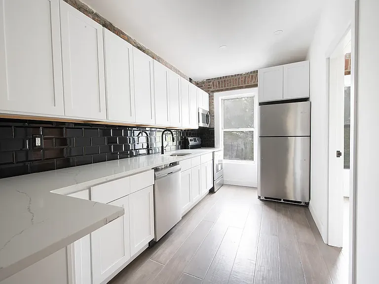 586 5th Ave #2 — Photo 2