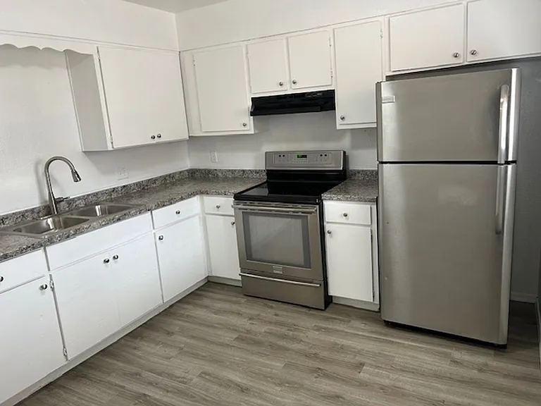 200 S Doran — Photo 9