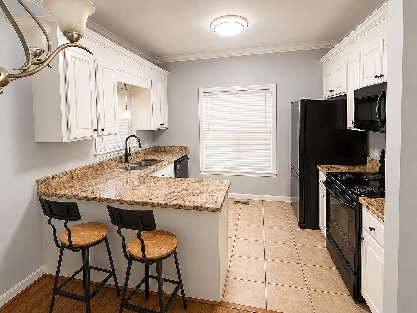 Spacious 3 Bed, 2 Bath Single Family Home in Columbia, SC - $2100/mo — Photo 4