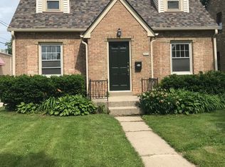2662 N 72nd St, Wauwatosa, WI 53213