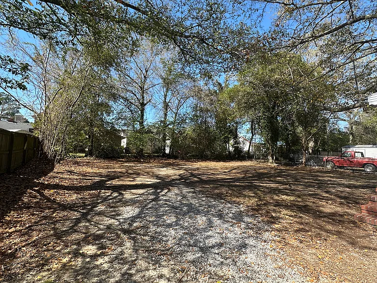 25 Carmel Dr — Photo 7