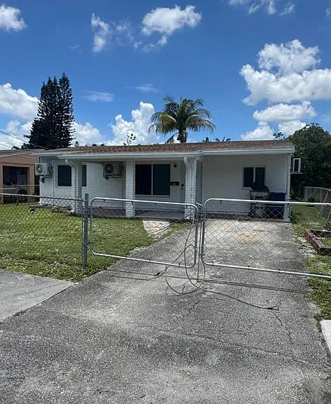 121 NW 1st Ave — Photo 1