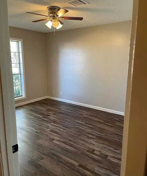 131 Garden Ln — Photo 2