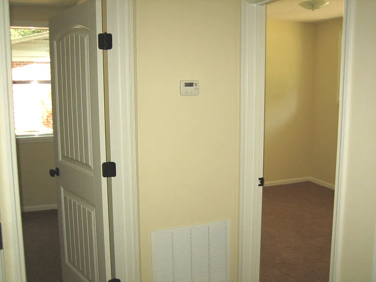 2106 Robin St — Photo 3