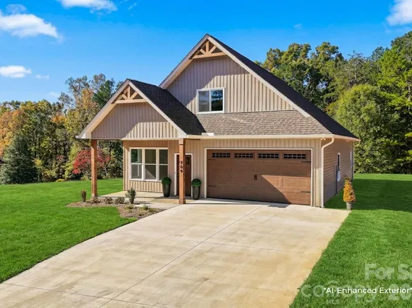 708 Meadowood St, Hudson, NC 28638
