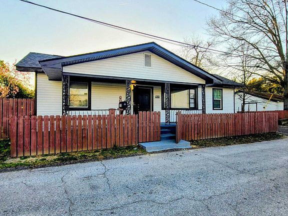 2nd image of 1004 Kent Street