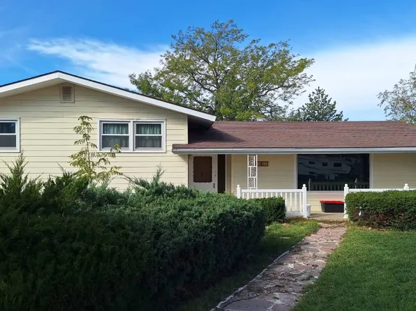 1325 Maple St, Chadron, NE 69337