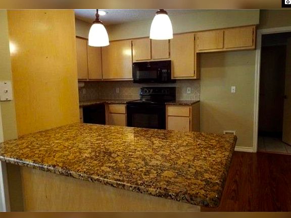 4th image of 136 Rose Ln