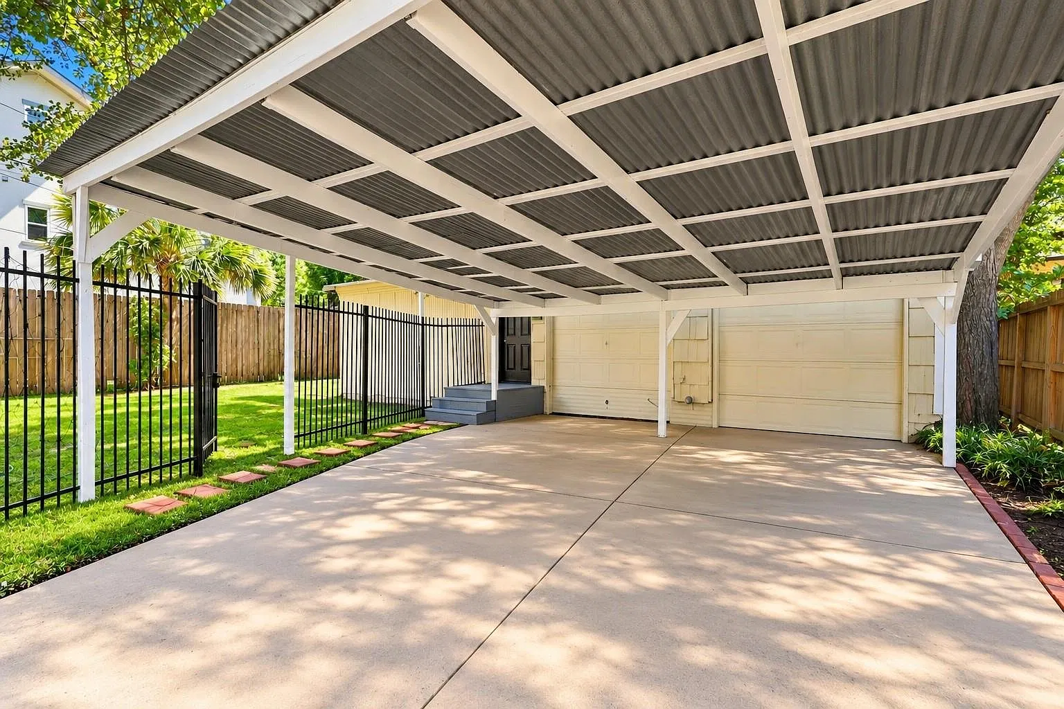2 bed, 2.0 bath, 1312 sqft, $2,000 — Photo 3