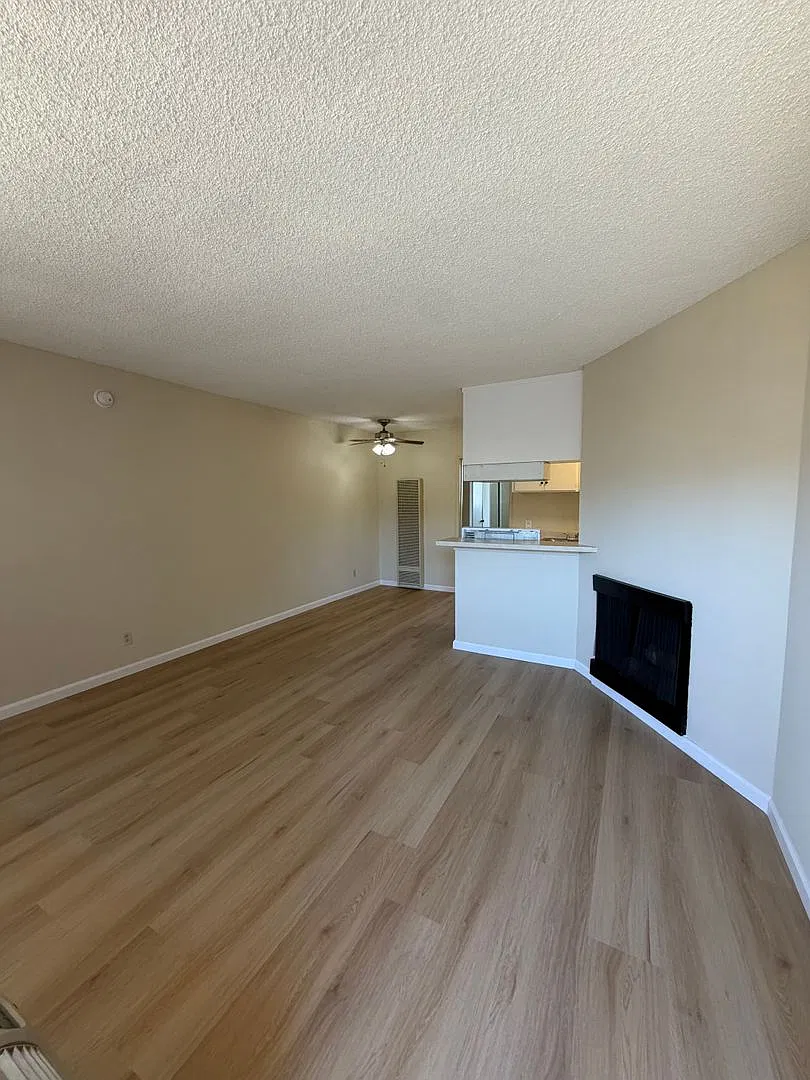 18520 Prairie St. — Photo 4