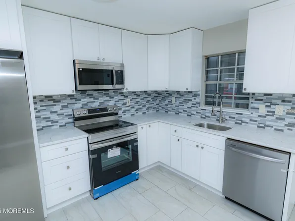 70 Dorchester Drive, Lakewood, NJ 08701