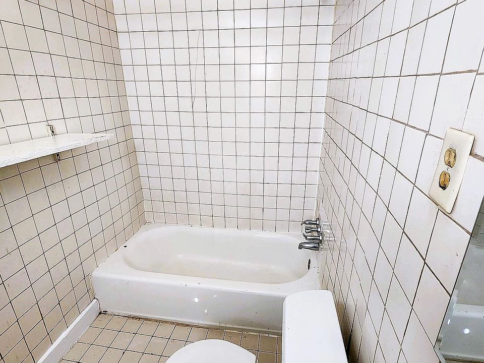 2nd image of 3255 Macon Rd