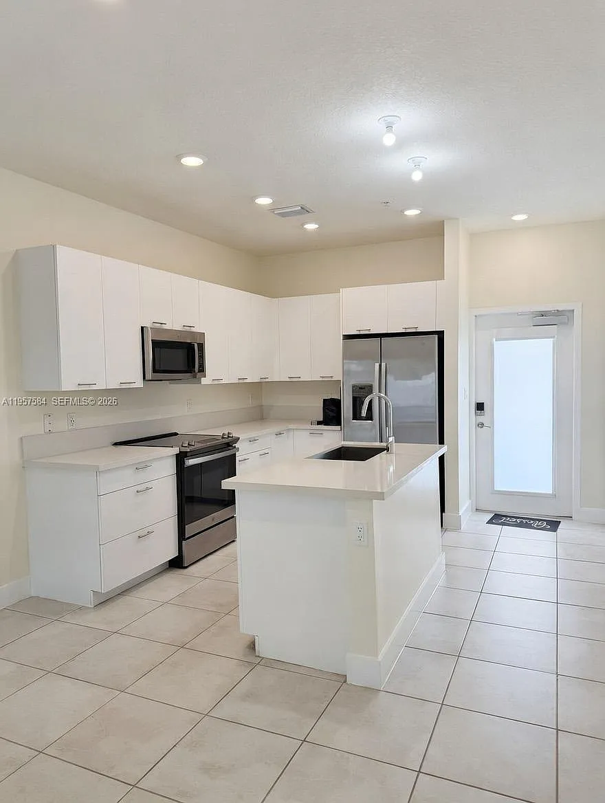 Building Photo - 8301 NW 41st St #B-107