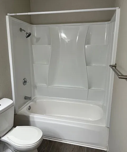 Glenbrook Apartments — Photo 37