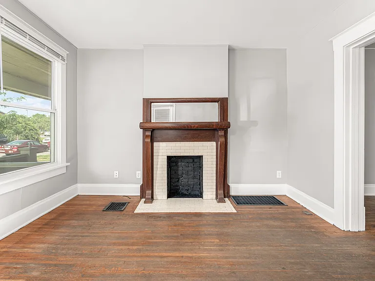 411 13th Ave — Photo 32