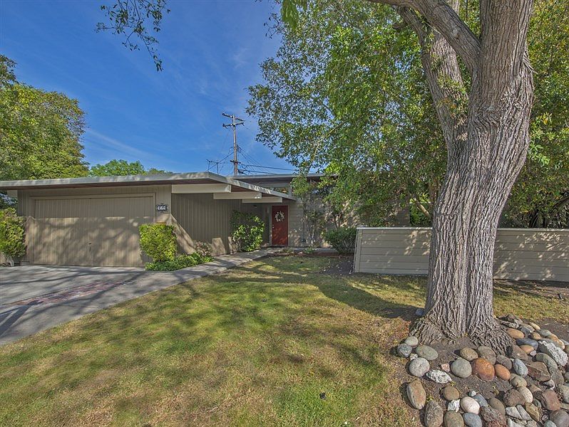 1st image of 929 Van Auken Cir