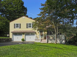 28 Beacon Hill Ter, Shelton, CT 06484
