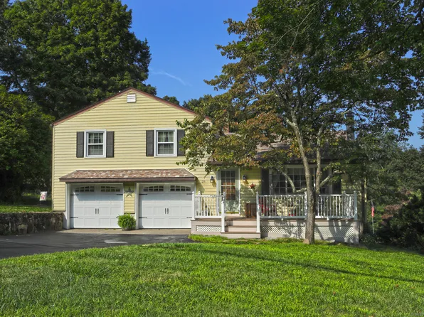 28 Beacon Hill Terrace, Shelton, CT 06484