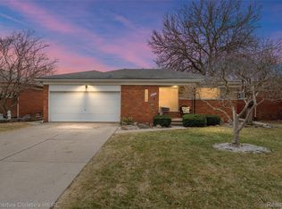 20312 Yale St, Saint Clair Shores, MI