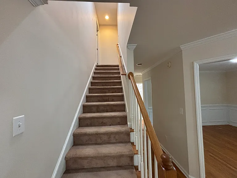136 Trafalgar Ln — Photo 16