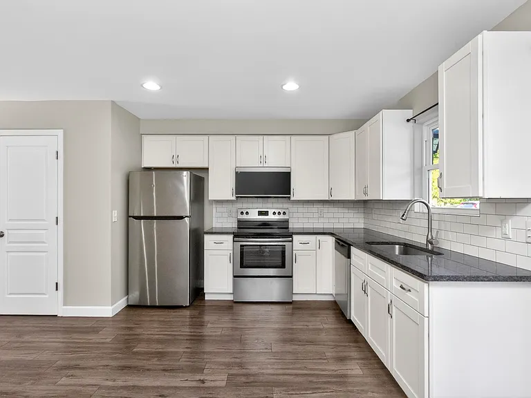 841 Hastings St #G — Photo 11