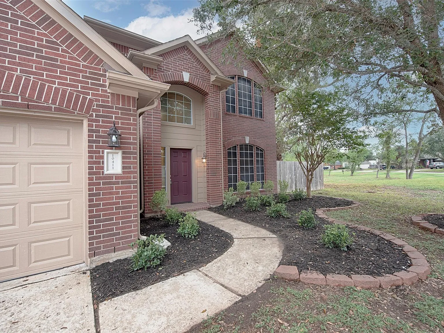4 bed, 2.5 bath, 2392 sqft, $2,699 — Photo 4