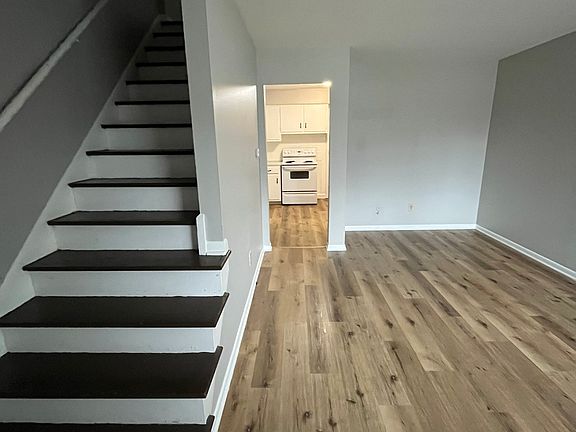 4th image of 1179 Sanborn Pl #B