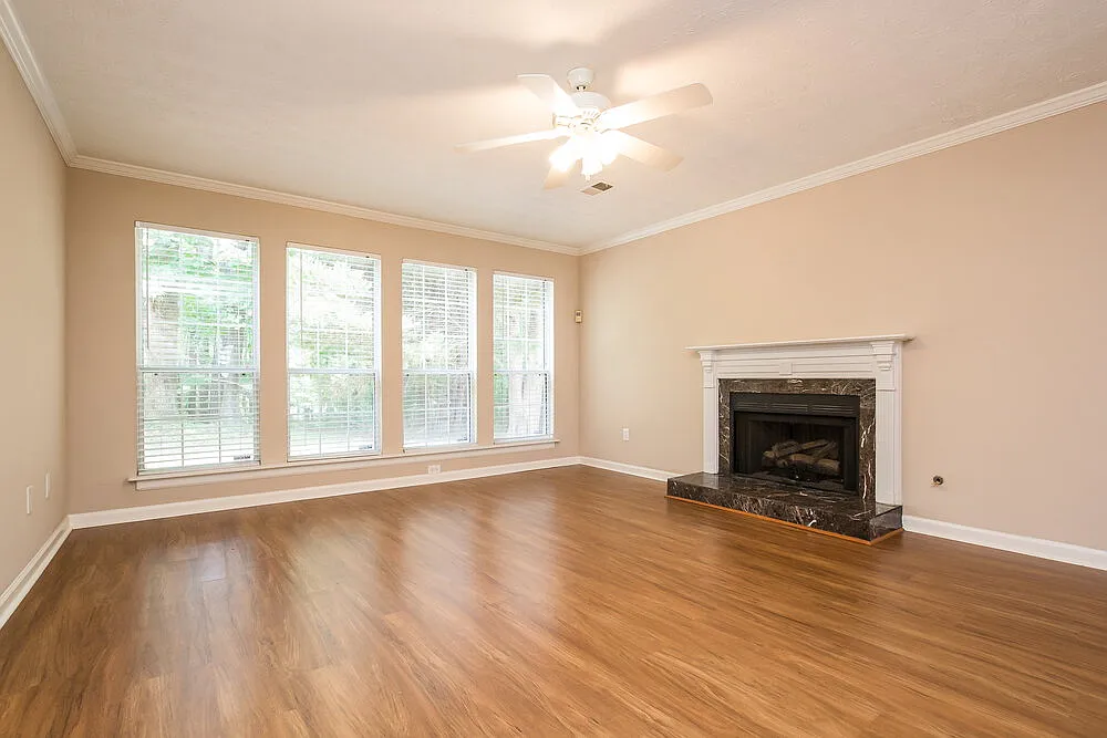 3 bed, 2.0 bath, 1620 sqft, $2,335 — Photo 3