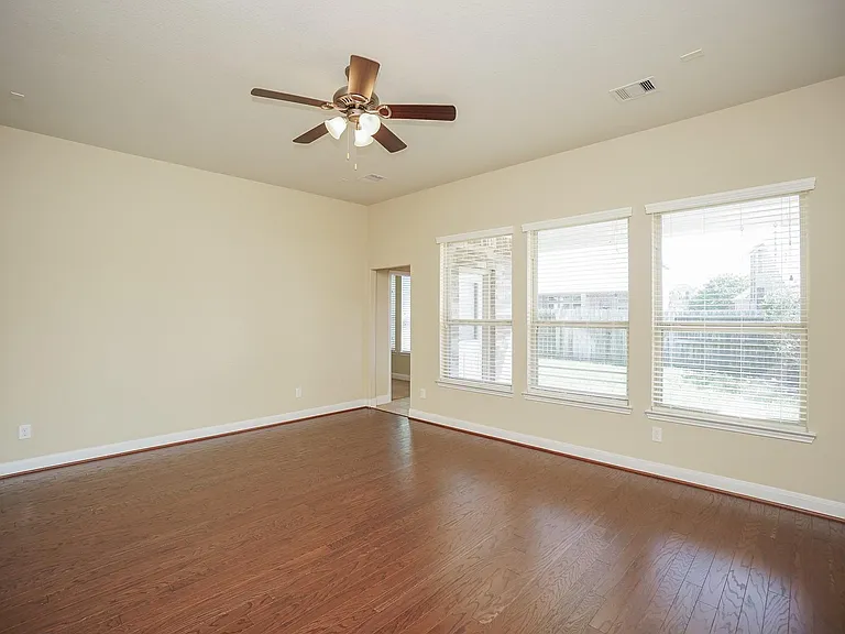 28515 Pleasant Forest Dr — Photo 8
