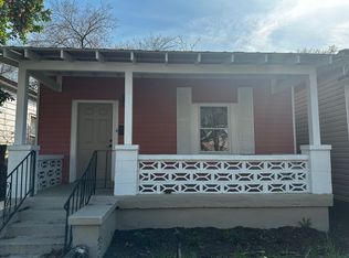 915 W Victory Dr, Savannah, GA 31405