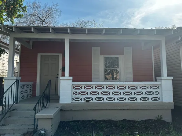 915 W Victory Dr, Savannah, GA 31405