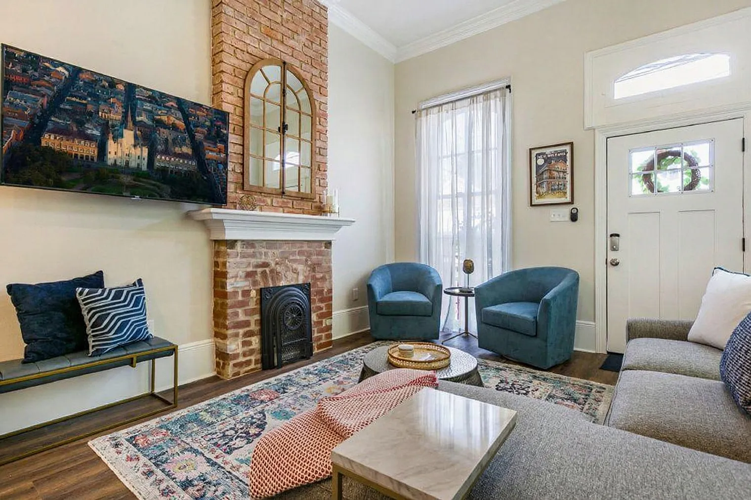 3 bed, 1.0 bath, 1291 sqft, $8,034 — Photo 1