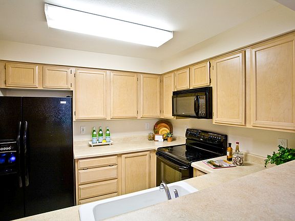 Kitchen with breakfast count