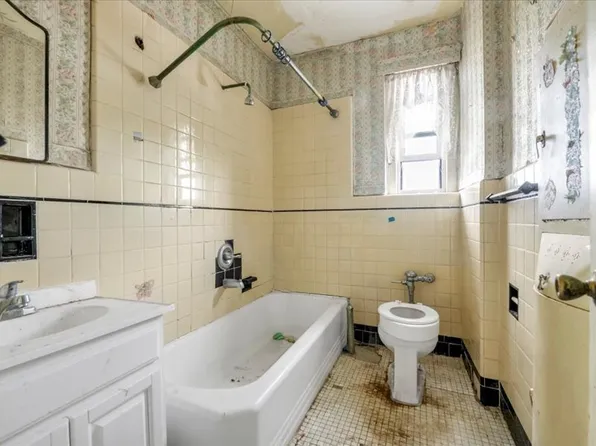 3626 Kings Highway image 12 of 13