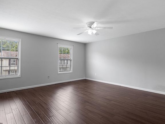 3rd image of 118 Eagle Dr